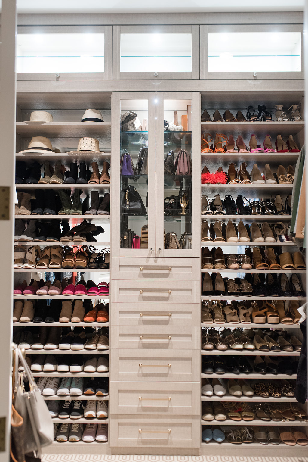 How To Easliy Organize Your Closet