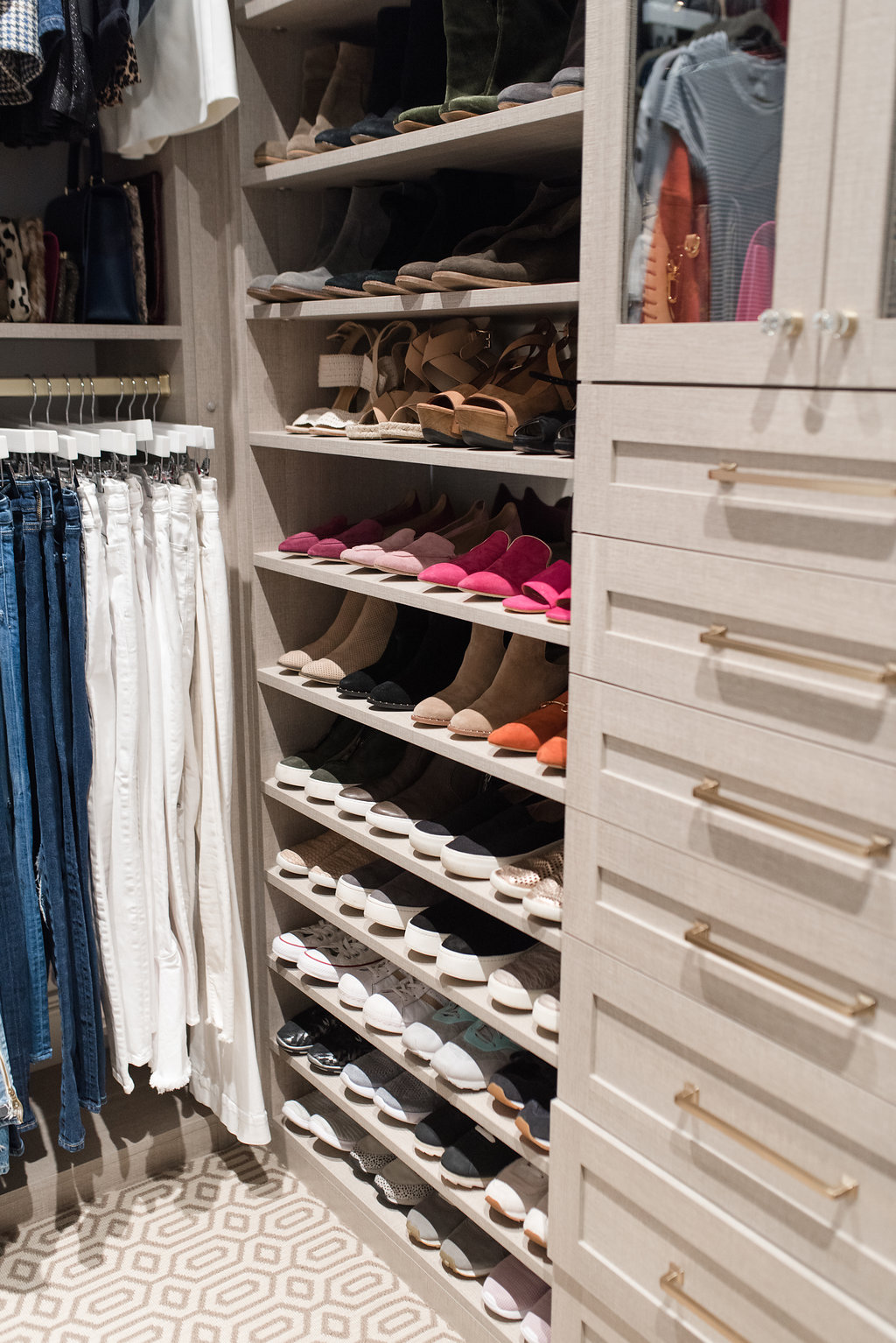 How To Easliy Organize Your Closet 