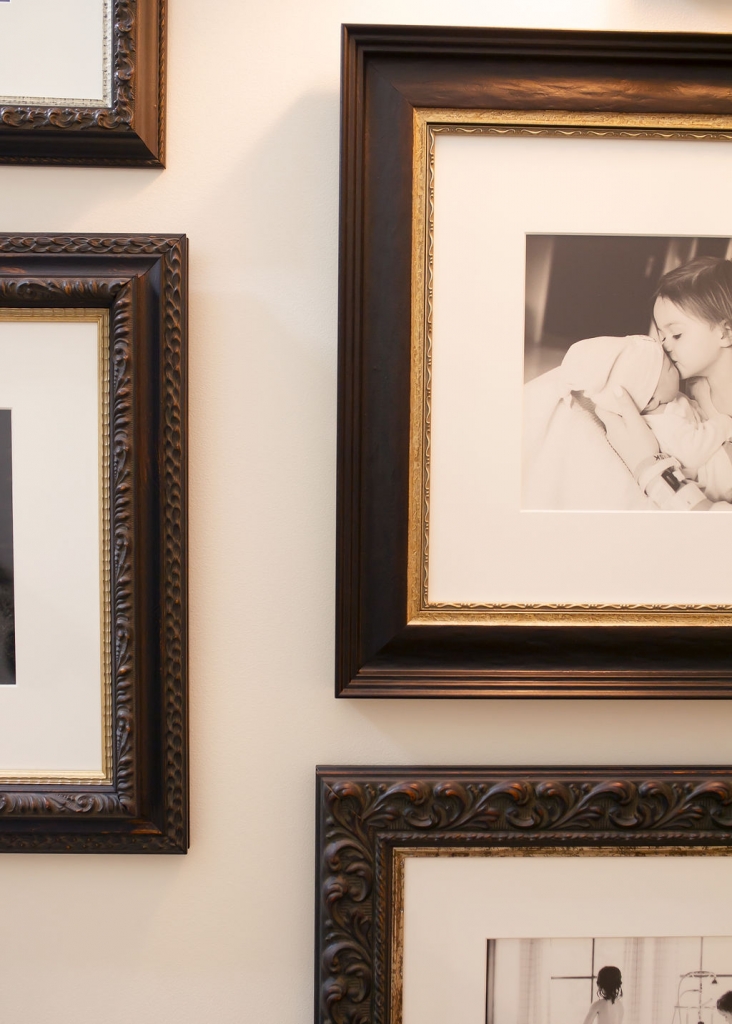 TIPS FOR CREATING A PICTURE GALLERY WALL